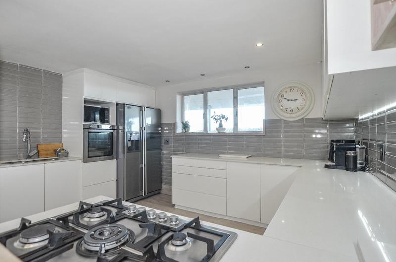 3 Bedroom Property for Sale in Dolphin Beach Western Cape